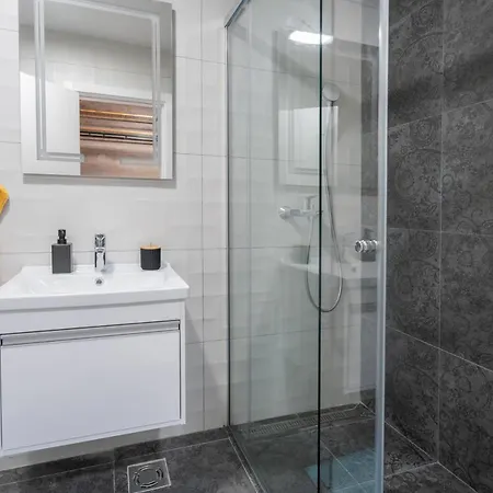 Nar Apartment *